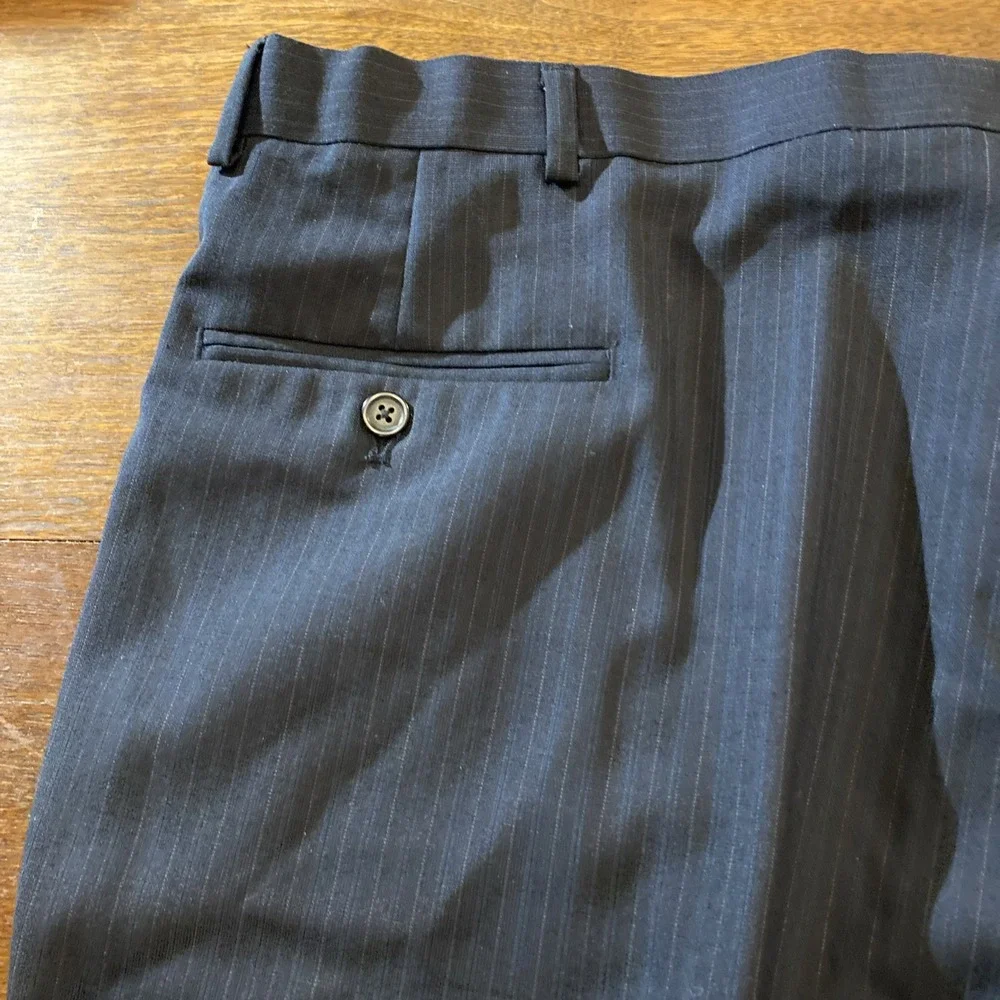 Haggar 2 Piece Suit Mens 46R/W 42/32 Black With Blue Stripe Jacket Pants Classic